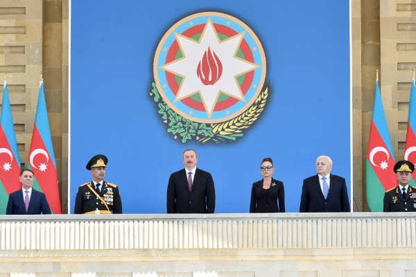 Azərbaycan Silahlı Qüvvələrinin 100 illiyi münasibətilə Bakıda təntənəli hərbi parad keçirilib Azərbaycan Prezidenti, Ali Baş Komandan İlham Əliyev hərbi paradda olub 