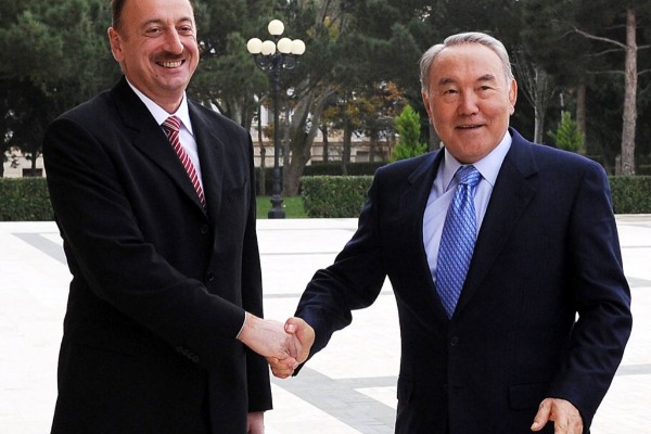Nazarbayevdən İlham Əliyevə TƏBRİK