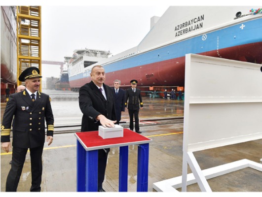 İlham Əliyev Bakı gəmiqayırma zavodunda inşa olunmuş ilk tankerin istismara verilməsi mərasimində iştirak edib -- YENİLƏNİB +FOTO