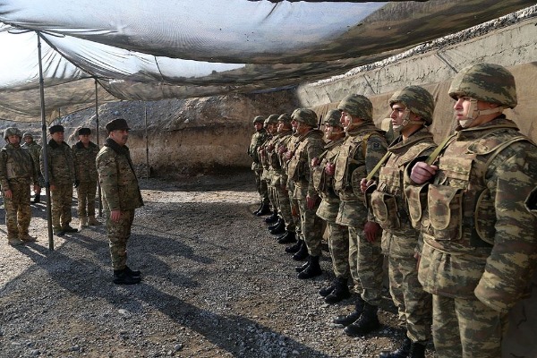 Zakir Həsənov ön xətdə xidmət edən hərbi qulluqçularla görüşüb (FOTO/VİDEO)