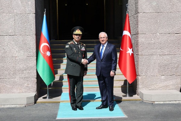 Yaşar Gülər Zakir Həsənovu təbrik etdi