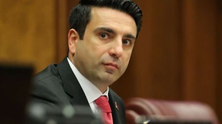 Simonyan: Ermənistan üçün “Dağlıq Qarabağ” məsələsi mövcud deyil