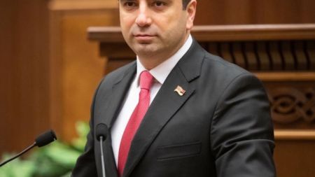 Simonyan: 15 günə Bakı ilə sülh müqaviləsi bağlana bilər