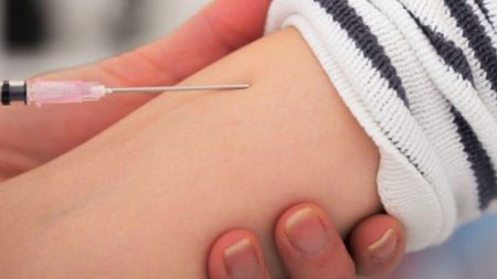 TƏBİB: Qızılcaya yoluxanlara antibiotik vurmaq olmaz