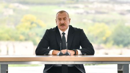 "Qarabağda yaşayan insanların iki seçimi var" - Prezident