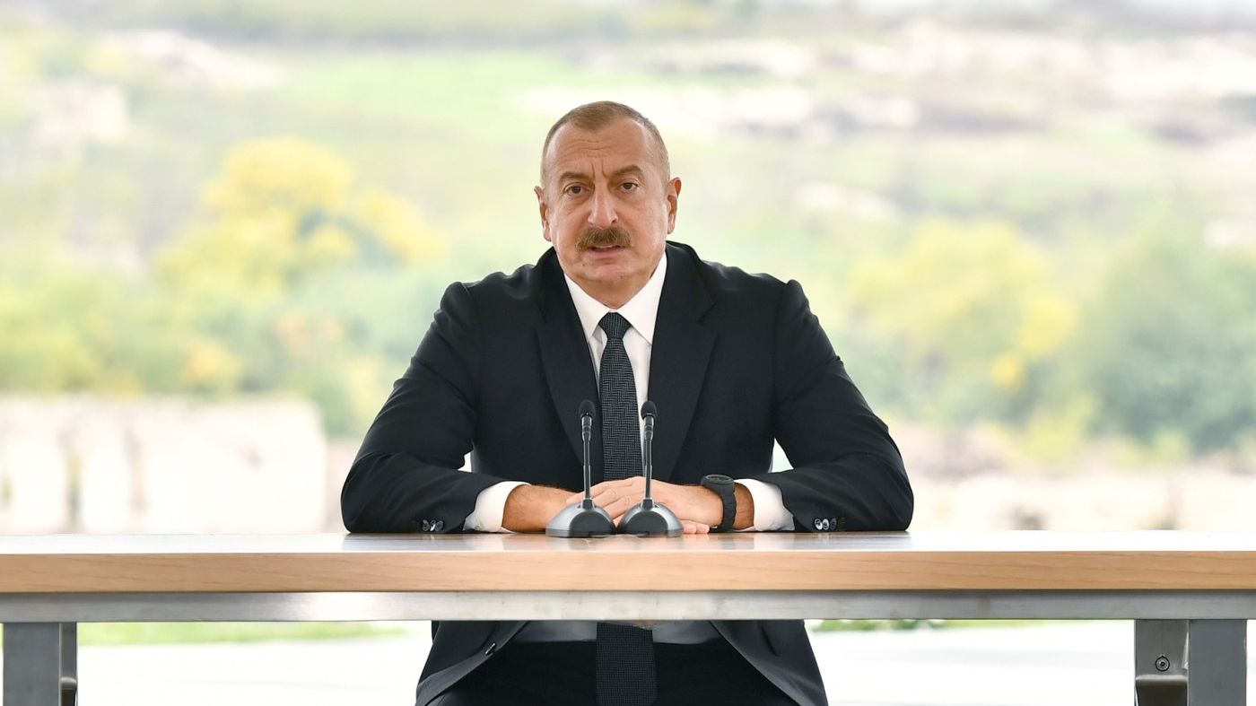 "Qarabağda yaşayan insanların iki seçimi var" - Prezident