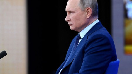 Vladimir Putin: “Xarkovu ələ keçirməyi planlaşdırmırıq”