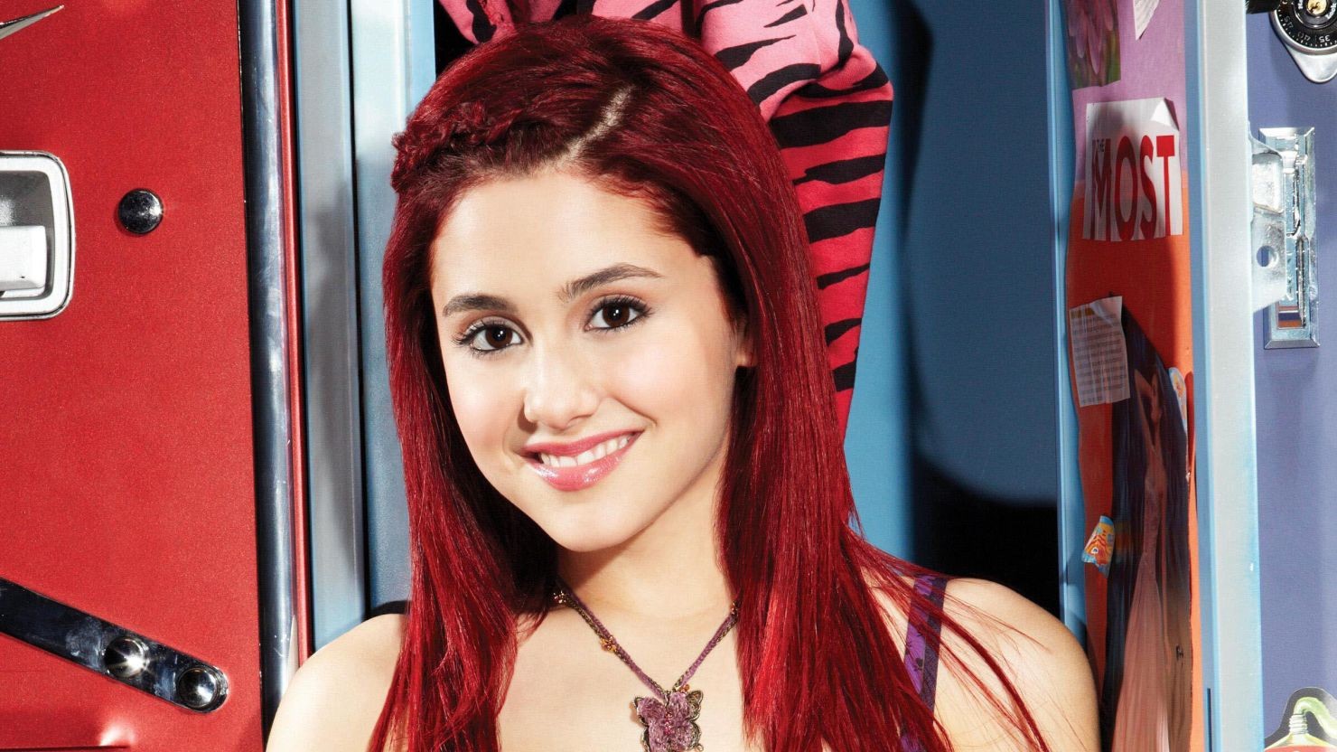 Ariana Grande deyir ki, uşaq ulduz müqavilələrində terapiya məcburi olmalıdır