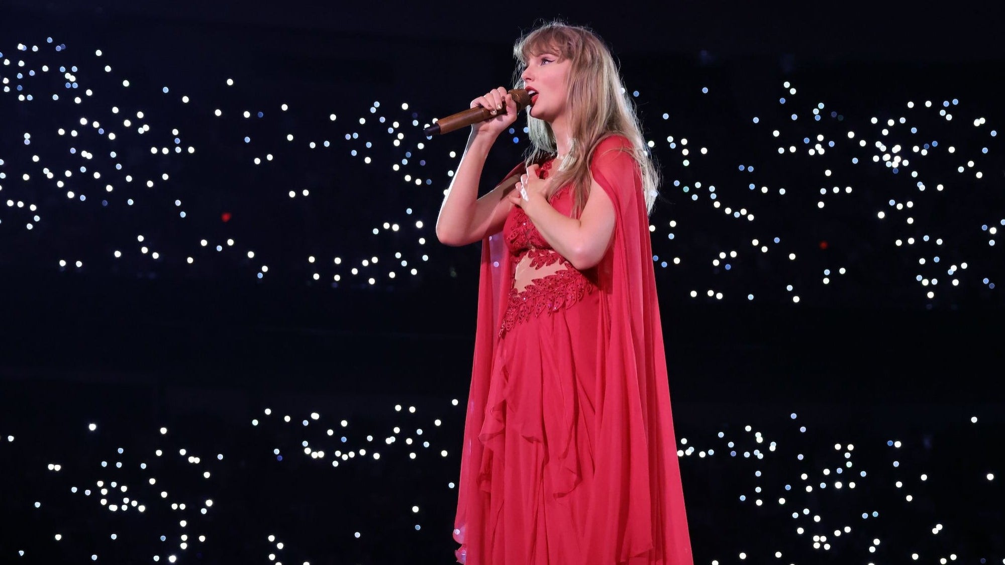 Taylor Swift-in tarixi "Eras Tour", rekord qıran turu üçün əl çalmağı bitir