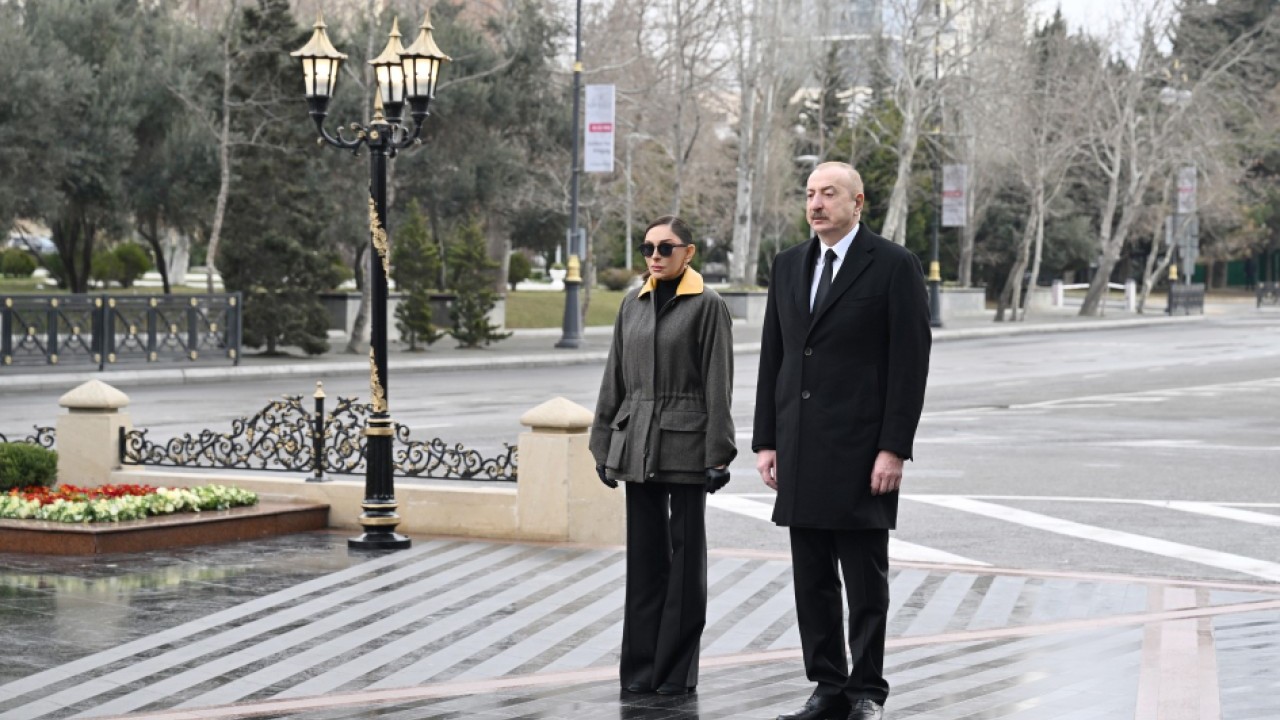 Prezident və xanımı “Ana harayı” abidəsini ziyarət etdi