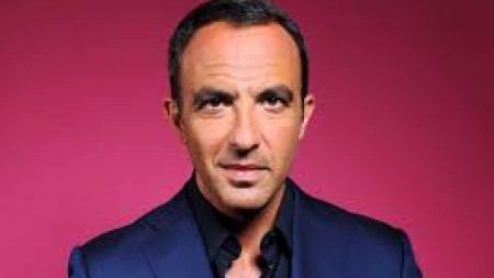 The Voice on TF1-də ventriloqçu Maud və onun kuklası Tiki şou göstərdilə