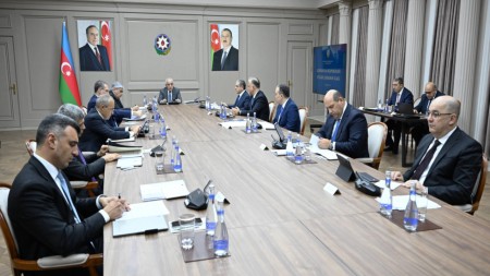 Baş nazir iclas keçirdi -Sahil Babayevin geniş təqdimatı dinlənildi
