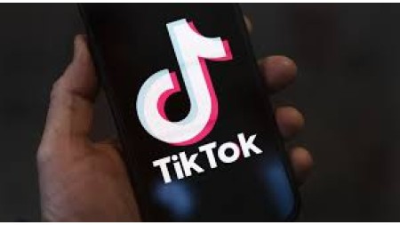 Nalayiq bir "başlanğıc paketində" təsvir olunan Gisèle Pelicot, TikTok onu dərc edən hesabı qadağan edir, Nəşr böyük şoka səbəb olub