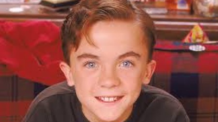 Frankie Muniz, kult seriyası bitdikdən 19 il sonra "Malcolm"un qayıdışının ilk fotosunu paylaşdı