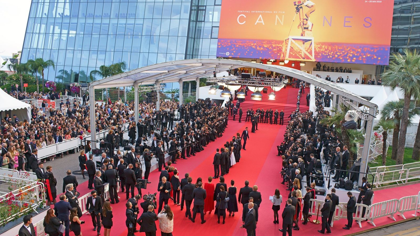 350-dən çox ulduz Kann Film Festivalı öncəsi açıq məktubla Qəzzanın “soyqırımını” pisləyib
