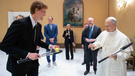 Papa XIV Leo Jannik Sinnerlə tennis oynamaqdan imtina etdi, amma oynamağı bilmədiyi üçün deyil
