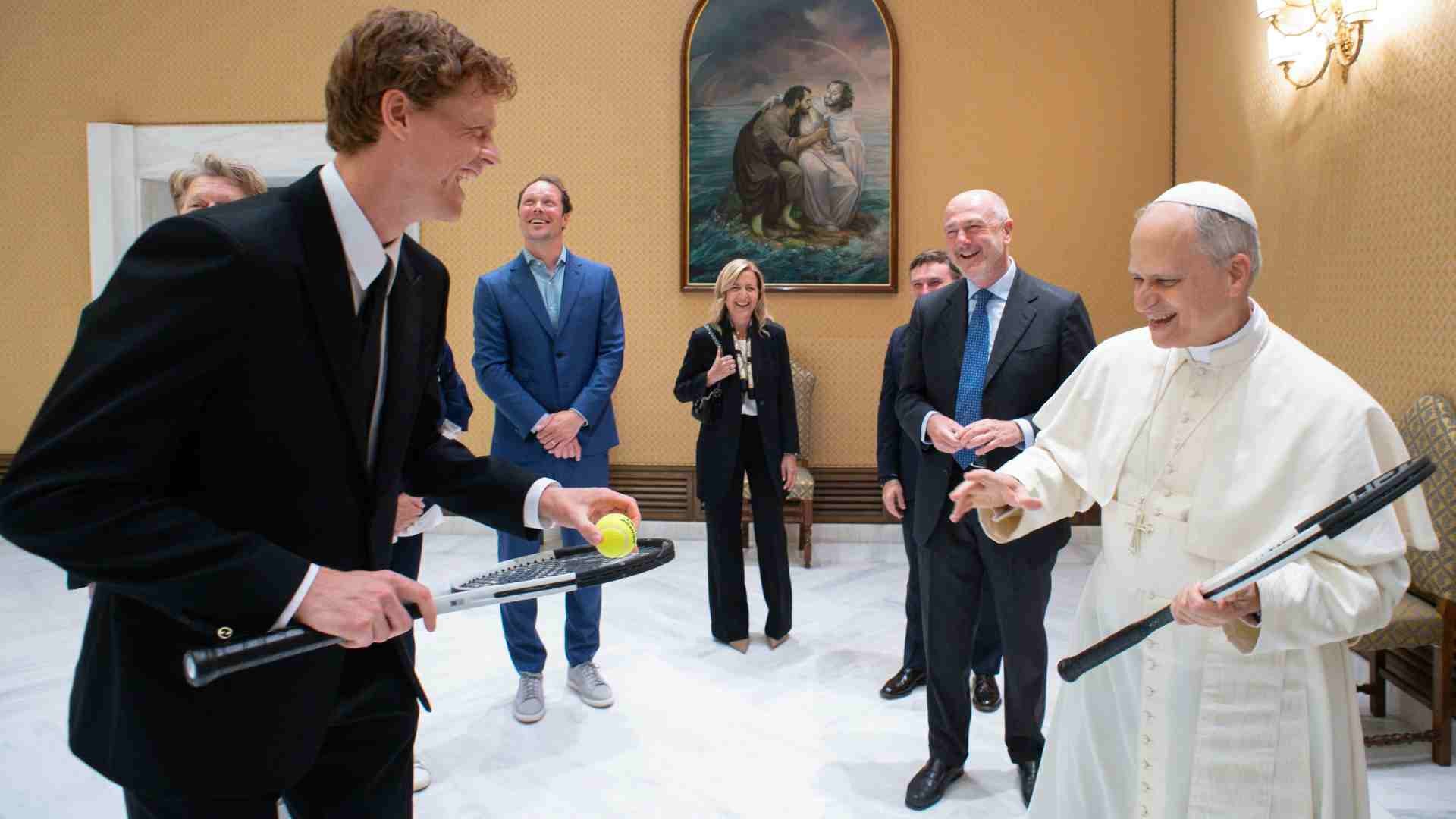 Papa XIV Leo Jannik Sinnerlə tennis oynamaqdan imtina etdi, amma oynamağı bilmədiyi üçün deyil