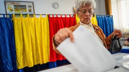 Rumıniyada prezident seçkiləri: ifrat sağçı namizədin Avropa turu