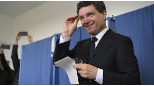 Rumıniyada George Simion prezident seçkilərini "ləğv etmək" istəyir və "müdaxiləni" pisləyir (xüsusilə Parisdən)