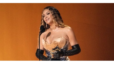 Turu zamanı Beyons konsert zamanı cütlüyün cinsiyyətinin açıqlanmasına qatılıb