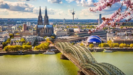 Köln: Üç İkinci Dünya Müharibəsi bombası aşkar edildi, 20.000 insan təxliyə edildi