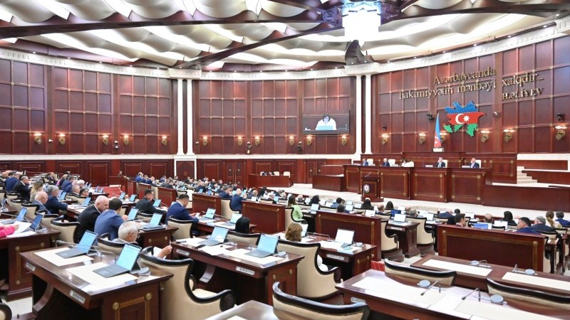 Milli Məclisin iclası başladı