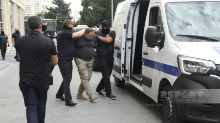 "Sputnik Azərbaycan"da saxlanılan iki nəfər binadan çıxarılıb - FOTOLAR
