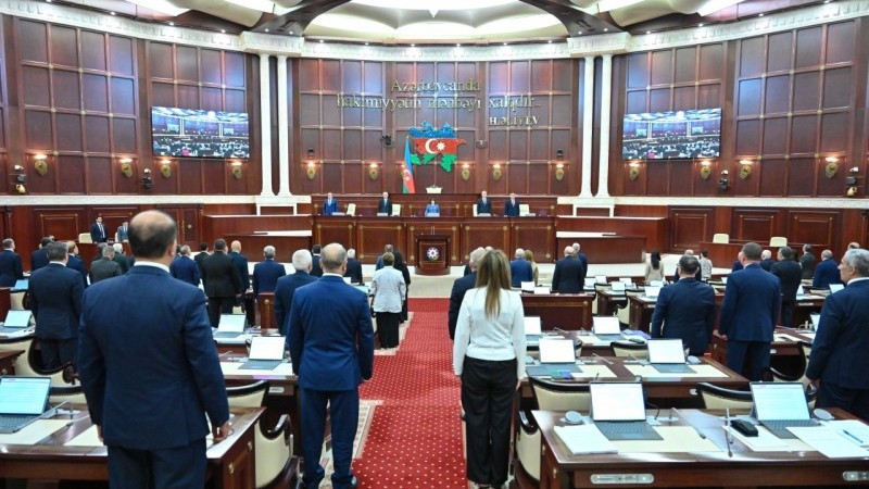 Deputatlar tətilə çıxdı