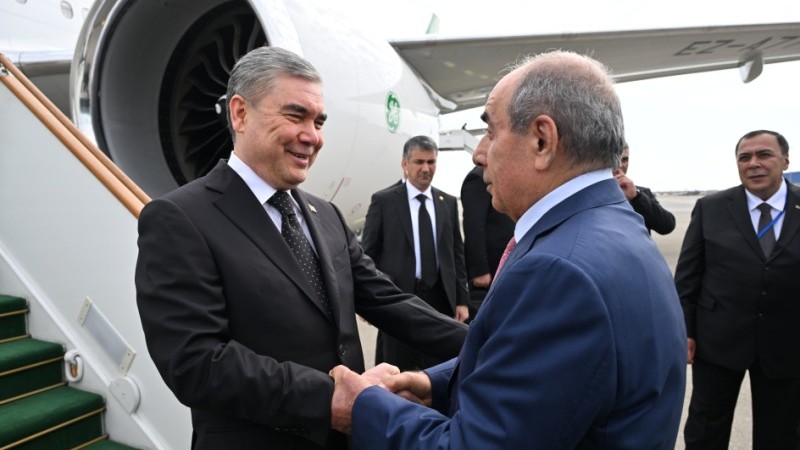 Berdiməhəmmədov Azərbaycana gəldi