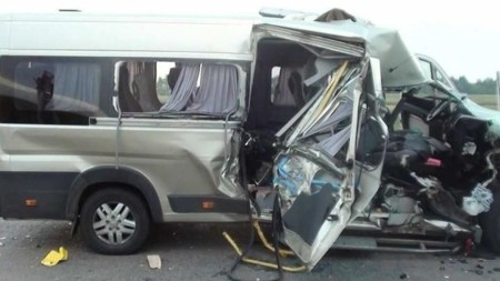 Şəmkirdə mikroavtobus yük maşınına çırpıldı - 7 nəfər öldü - YENİLƏNİB