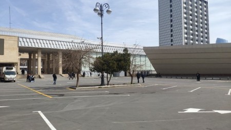Dəmiryol Vağzalında parklanma xidməti müvəqqəti dayandırılır