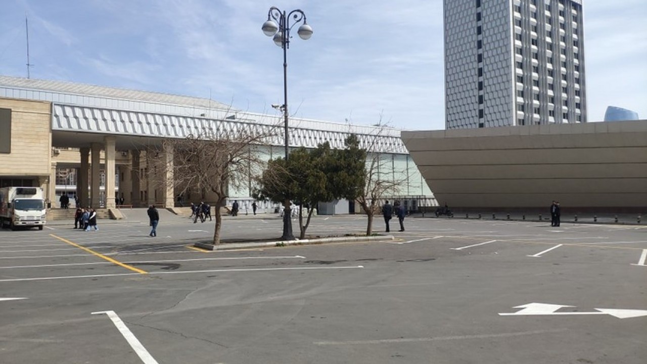 Dəmiryol Vağzalında parklanma xidməti müvəqqəti dayandırılır