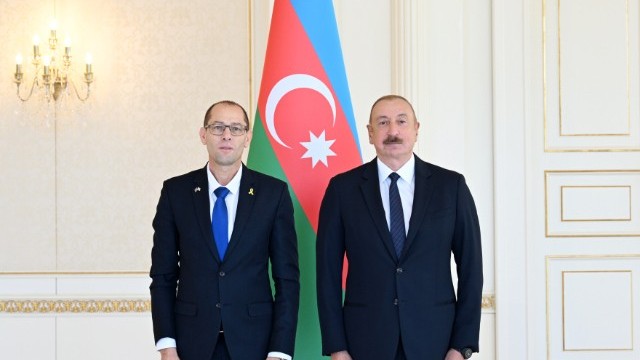 Prezident İsrailin yeni səfirinin etimadnaməsini qəbul edib