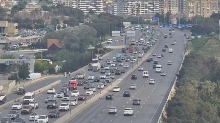 Bakının bir sıra yollarında sıxlıq var - SİYAHI
