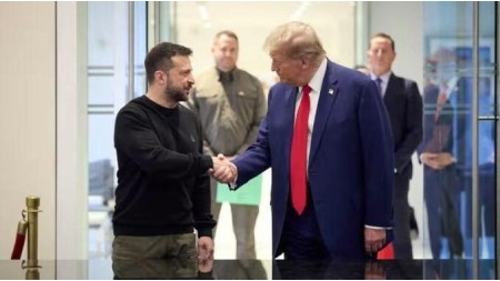 Zelenskiyə Ağ Evin simvolik açarlarını verdi