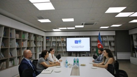 Məleykə Abbaszadə“Yüksəliş” müsabiqəsinin finalçıları ilə görüşüb