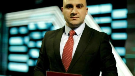 İki ay sonra Qərbi Azərbaycan İcmasındakı vəzifəsindən istefa verdi