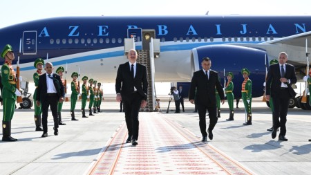Prezident Türkmənistanda səfərdədir