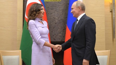 Putin Mehriban Əliyevanı TƏBRİK ETDİ
