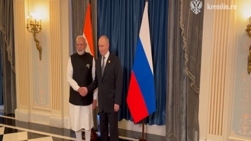 Putin və Modi Çində görüşüb