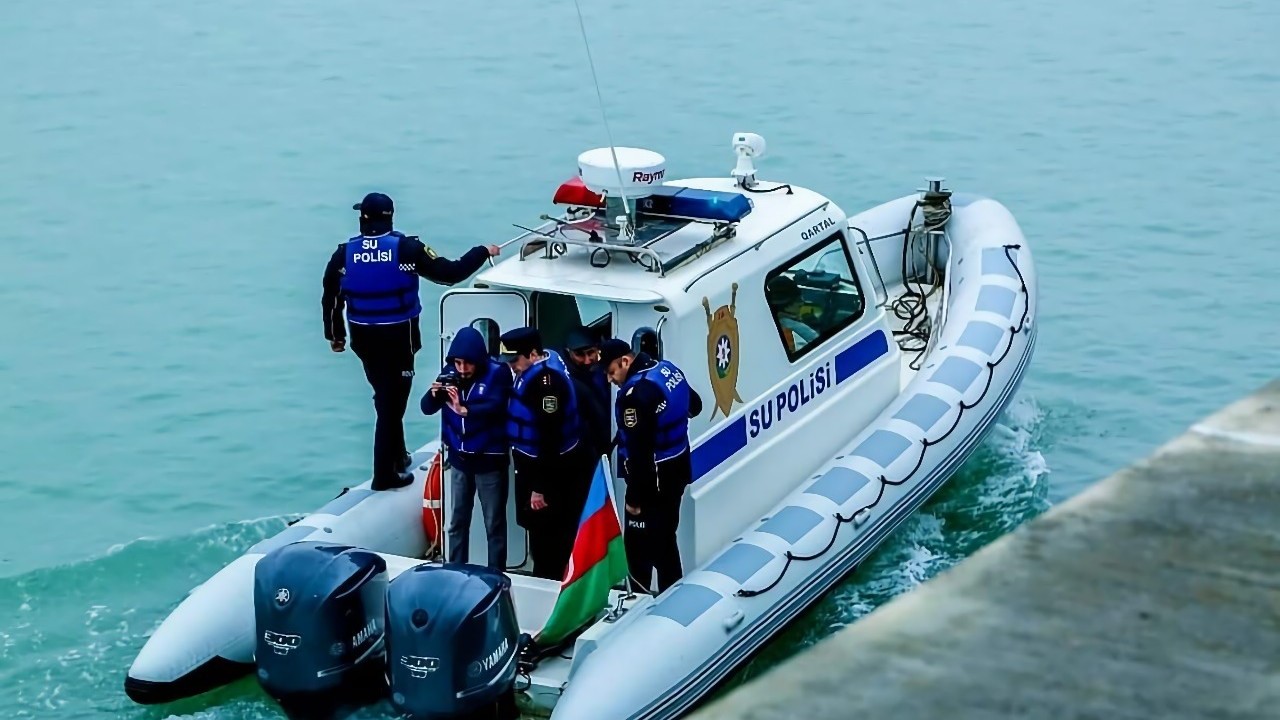 Su polisi Xəzərdə brakonyerlik edən şəxsi saxladı - VİDEO