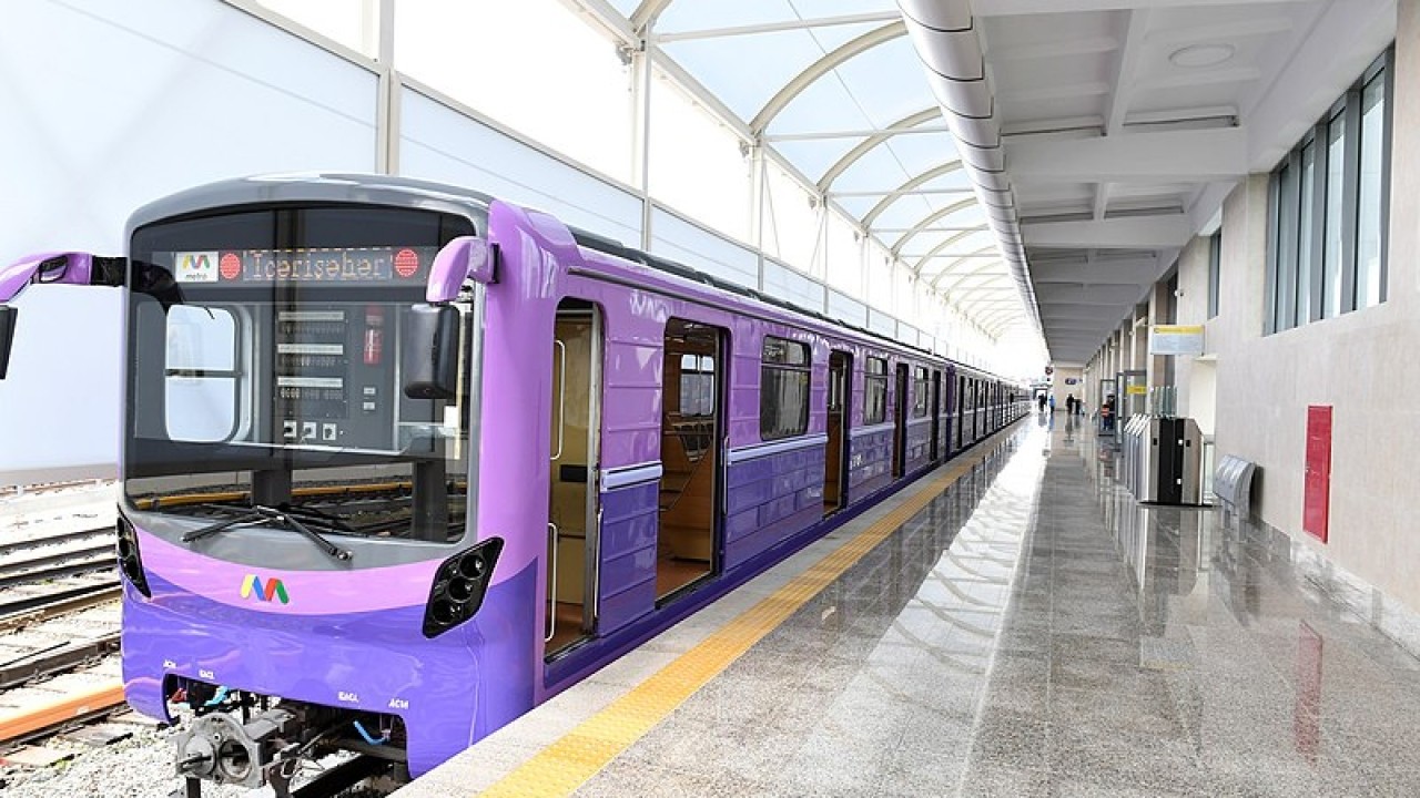 Metroda problem yarandı