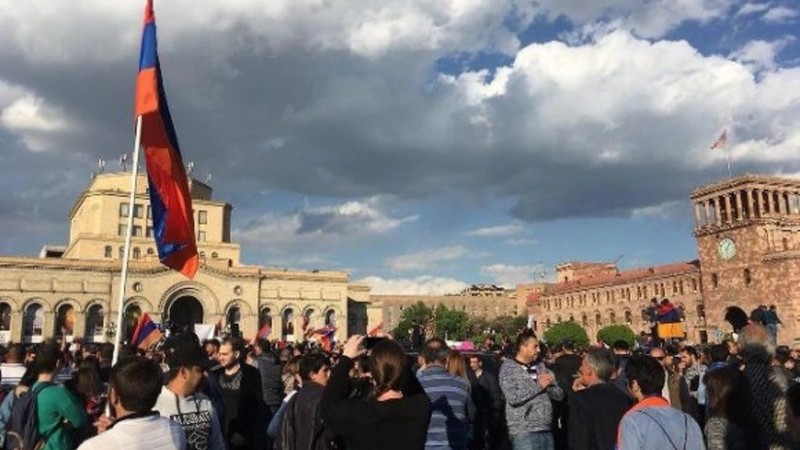İrəvanda Paşinyanın istefası tələbi ilə aksiya keçirilir