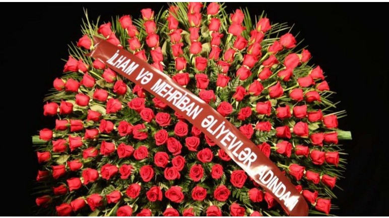 Prezident və xanımı Ramiz Quliyevlə vida mərasiminə əklil göndərib
