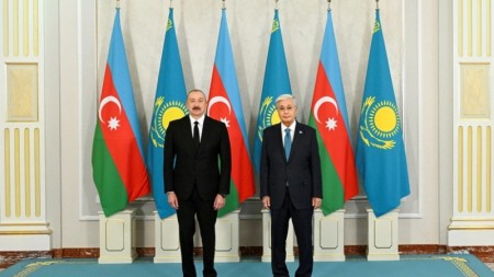 İlham Əliyev Tokayevi Azərbaycana səfərə dəvət etdi