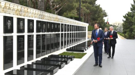 Marqus Tsahkna Bakıda Şəhidlər xiyabanını ziyarət edib - YENİLƏNİB