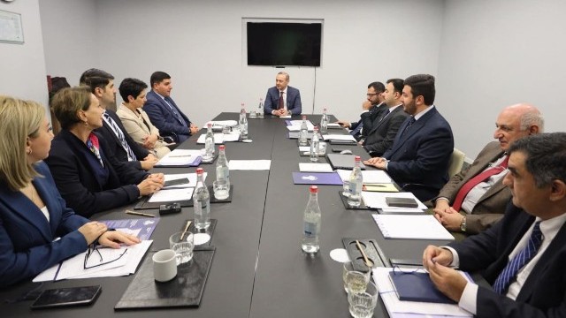 Azərbaycanlı və erməni nümayəndələr İrəvanda görüşdülər
