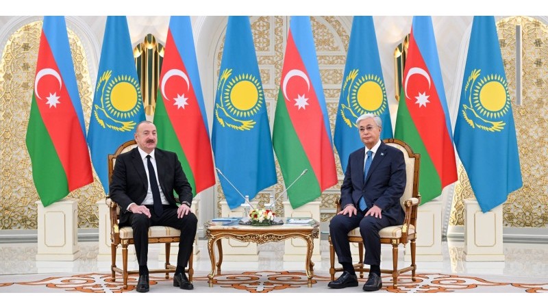 İlham Əliyev Tokayevi təbrik etdi