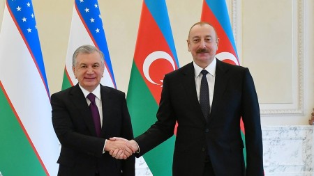 Mirziyoyev İlham Əliyevi TƏBRİK ETDİ