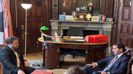 Hikmət Hacıyev Londonda Britaniyanın dövlət naziri ilə görüşüb